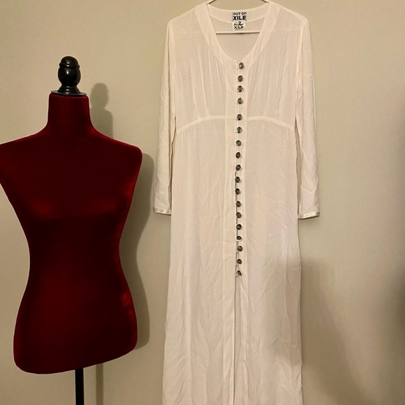 OUT OF XILE WHITE DRESS - Picture 3 of 4